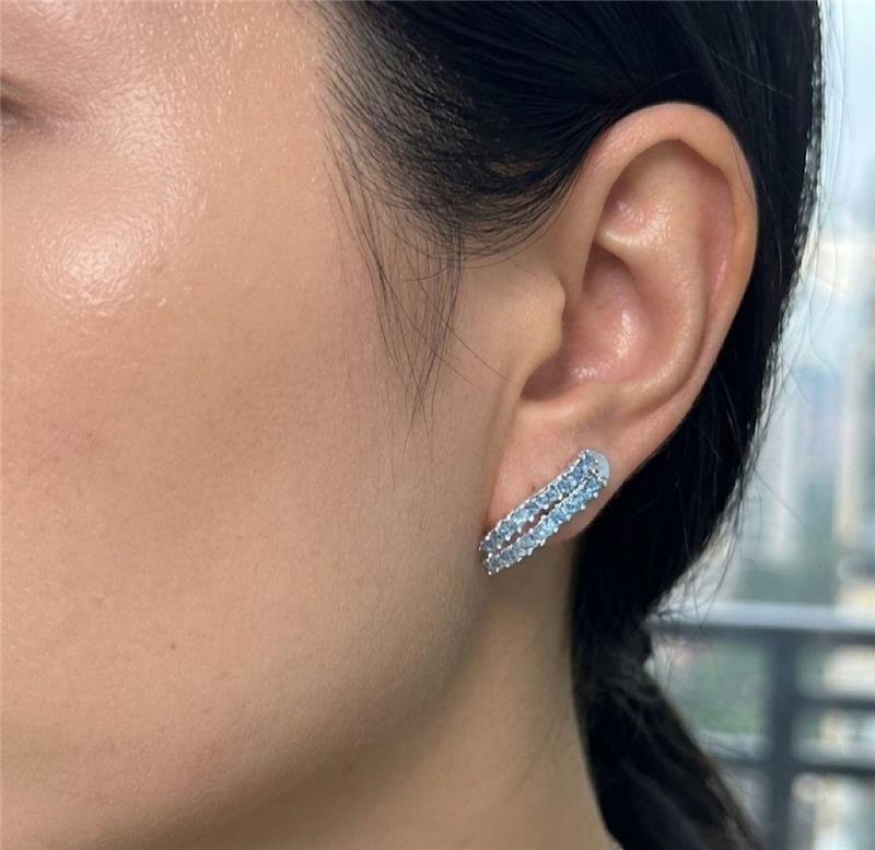 BRINCO EARCUFF ZIRCONIAS AZUL PINO NO MEIO PRATA 925
