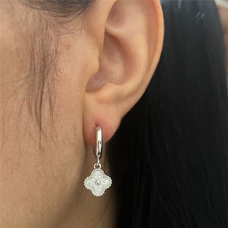 BRINCO INSPIRAÇÃO VANCLEEF ARGOLA CLICK PRATA 925