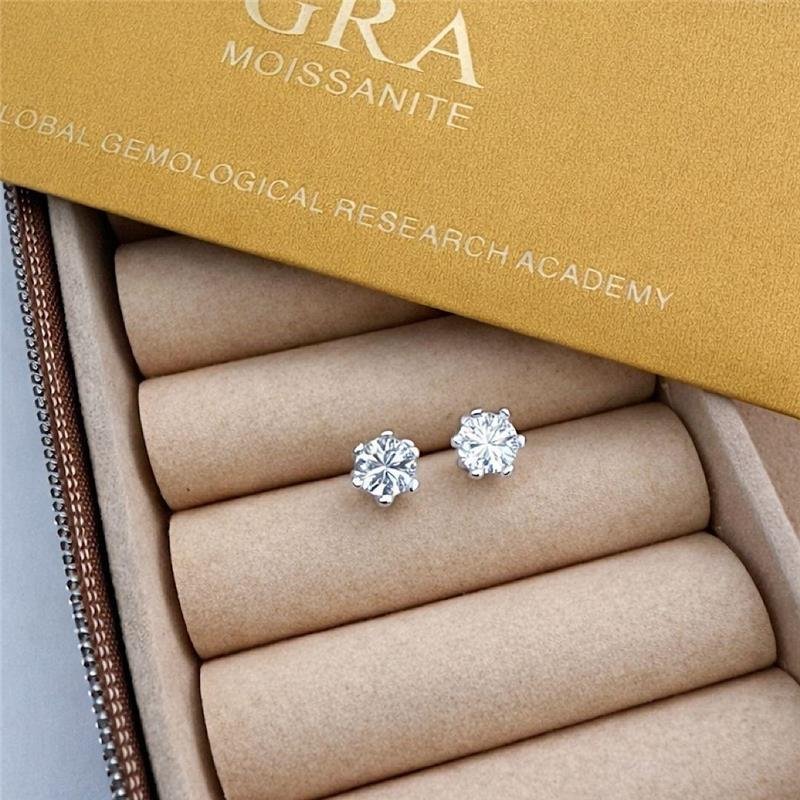 BRINCO PONTO DE LUZ MOISSANITE 5MM 6 GARRAS PRATA 925