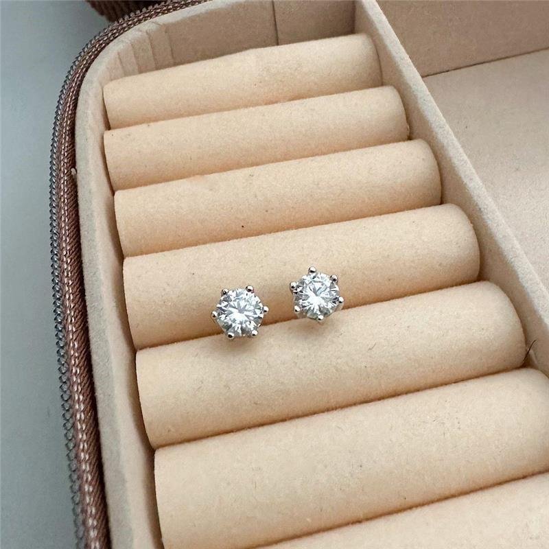BRINCO MOISSANITE PONTO DE LUZ 6MM 6 GARRAS PRATA 925