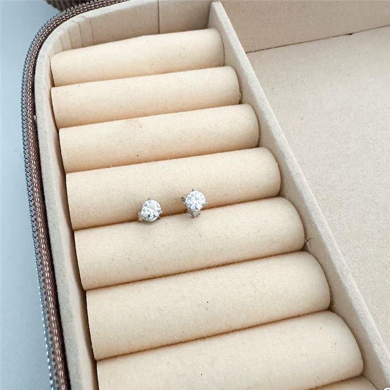 BRINCO MOISSANITE PONTO DE LUZ 4MM 3 GARRAS PRATA 925
