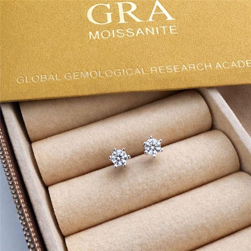 BRINCO MOISSANITE PONTO DE LUZ 4MM 6 GA