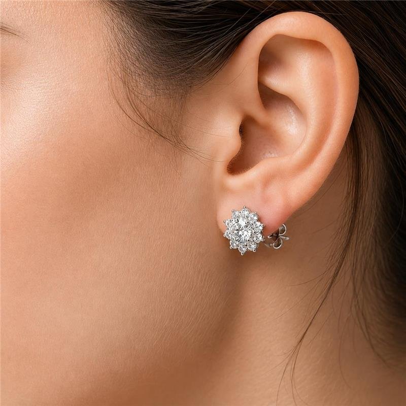 BRINCO MOISSANITE 6,5MM FLOR HALO PRATA 925 COM BANHO DE RÓDIO 