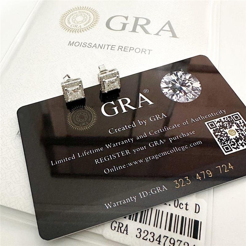 BRINCO MOISSANITE QUADRADO CRAVEJADO 6,5MM PRATA 925