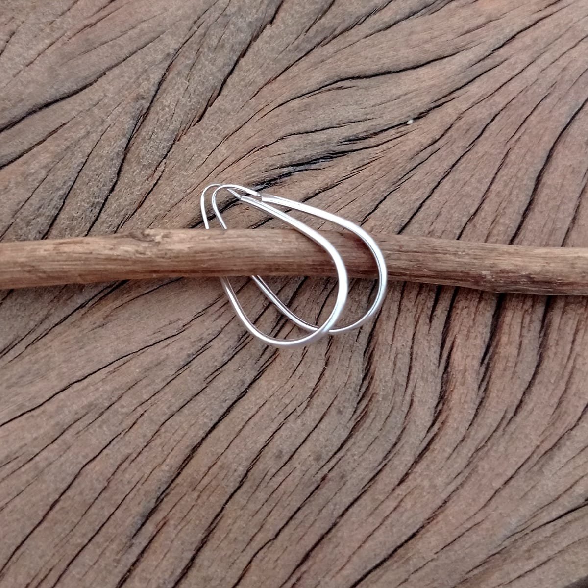 BRINCO ARGOLA GOTA PEQUENA PRATA 925